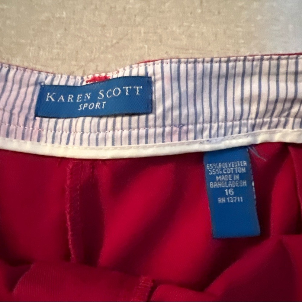 Karen Scott Sport Pleated Red Shorts Size 16. - Picture 4 of 7